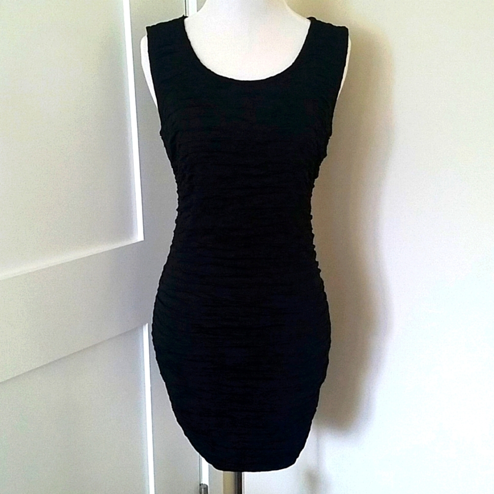 🤞NWOT Forever 21 Ruched sleeveless mini LBD w/ keyhole back Size L